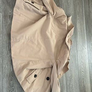 Women’s jacket size small. Lightweight and has a removable ruffle collar